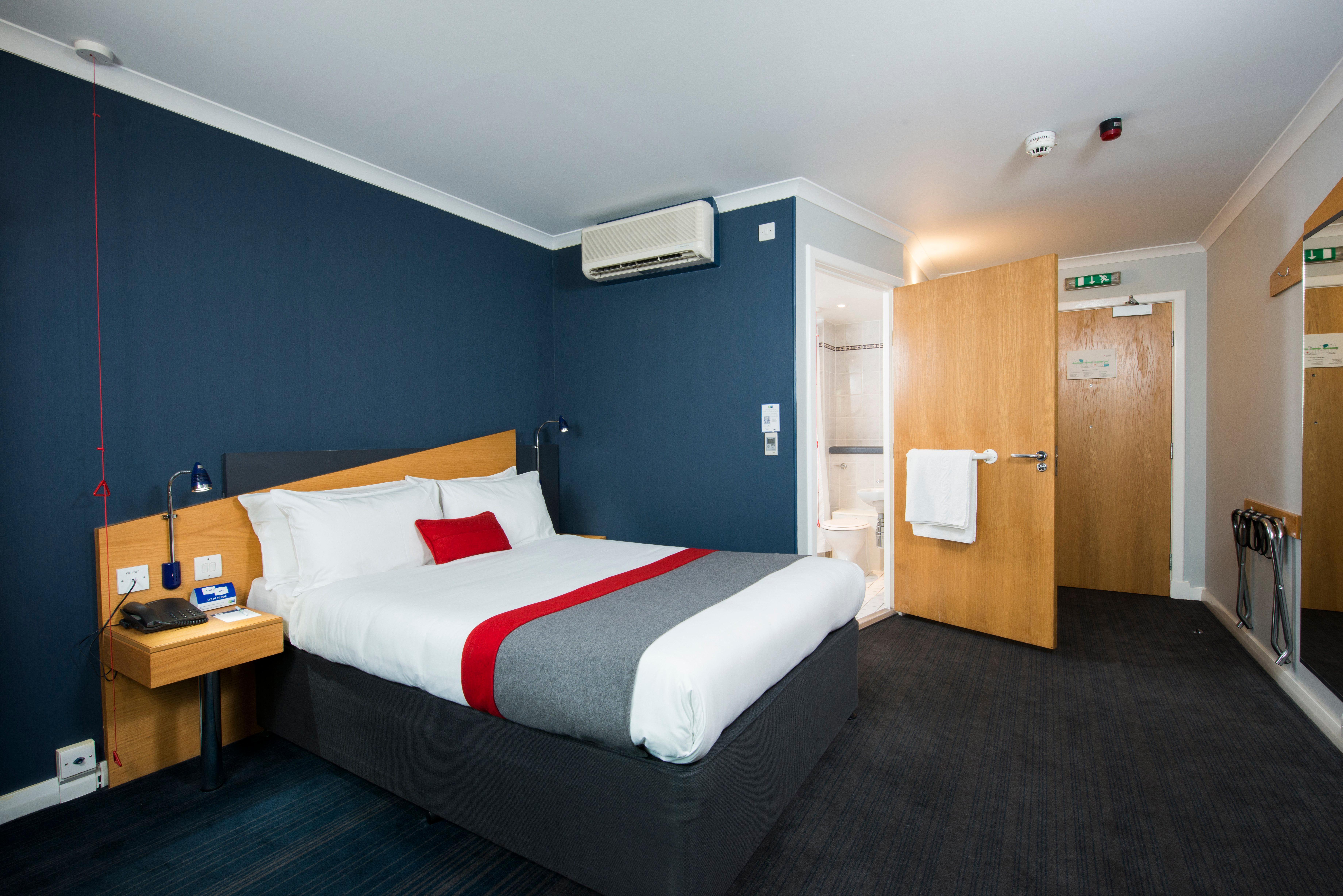Holiday Inn Express Birmingham Oldbury By Ihg Экстерьер фото