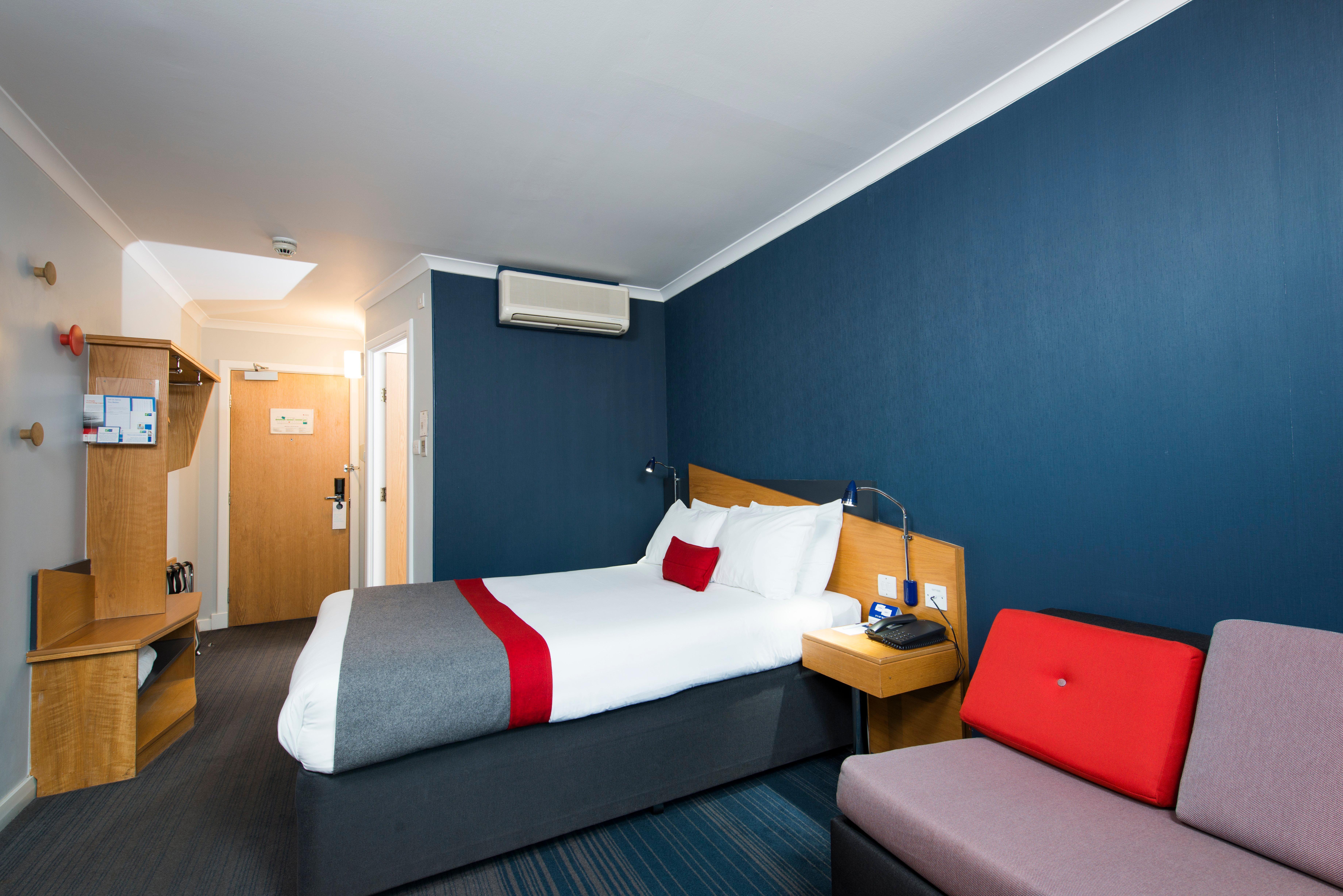 Holiday Inn Express Birmingham Oldbury By Ihg Экстерьер фото