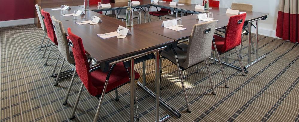 Holiday Inn Express Birmingham Oldbury By Ihg Экстерьер фото