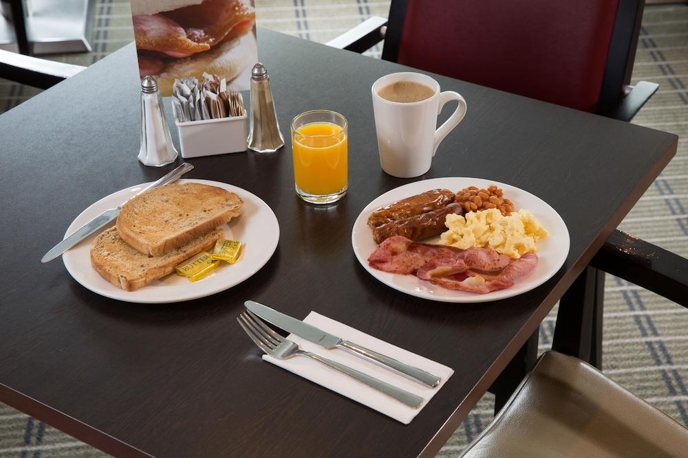Holiday Inn Express Birmingham Oldbury By Ihg Экстерьер фото