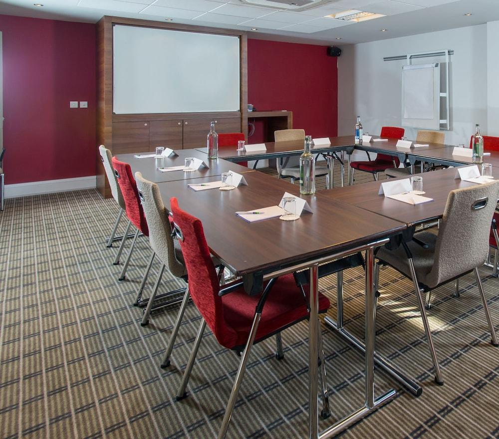 Holiday Inn Express Birmingham Oldbury By Ihg Экстерьер фото