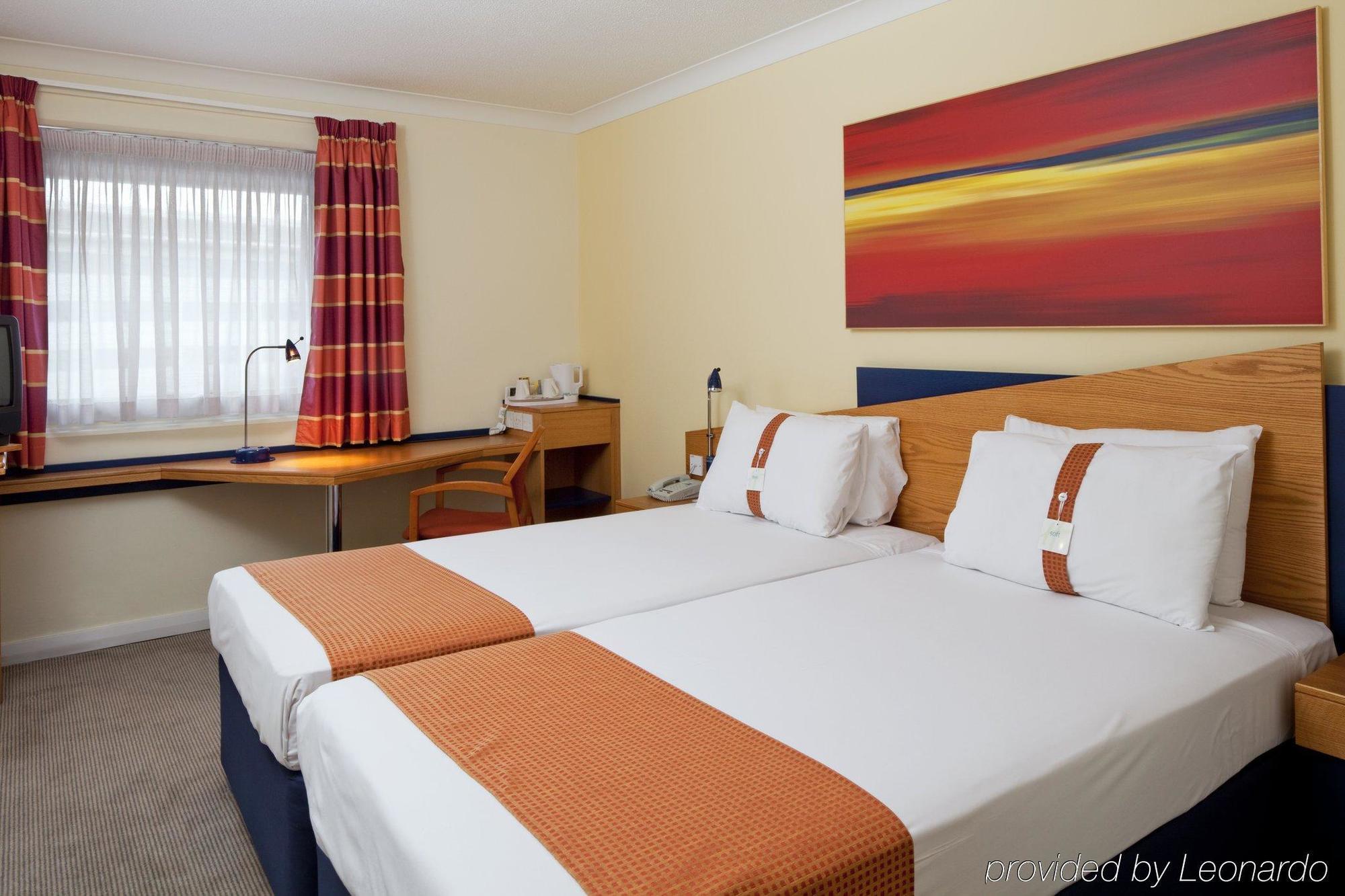 Holiday Inn Express Birmingham Oldbury By Ihg Номер фото