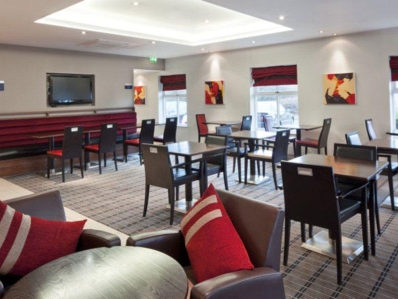 Holiday Inn Express Birmingham Oldbury By Ihg Экстерьер фото