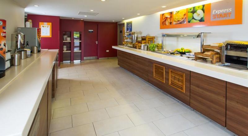 Holiday Inn Express Birmingham Oldbury By Ihg Экстерьер фото