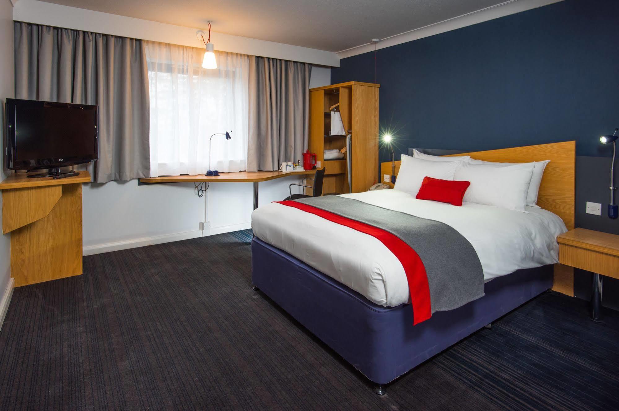 Holiday Inn Express Birmingham Oldbury By Ihg Экстерьер фото