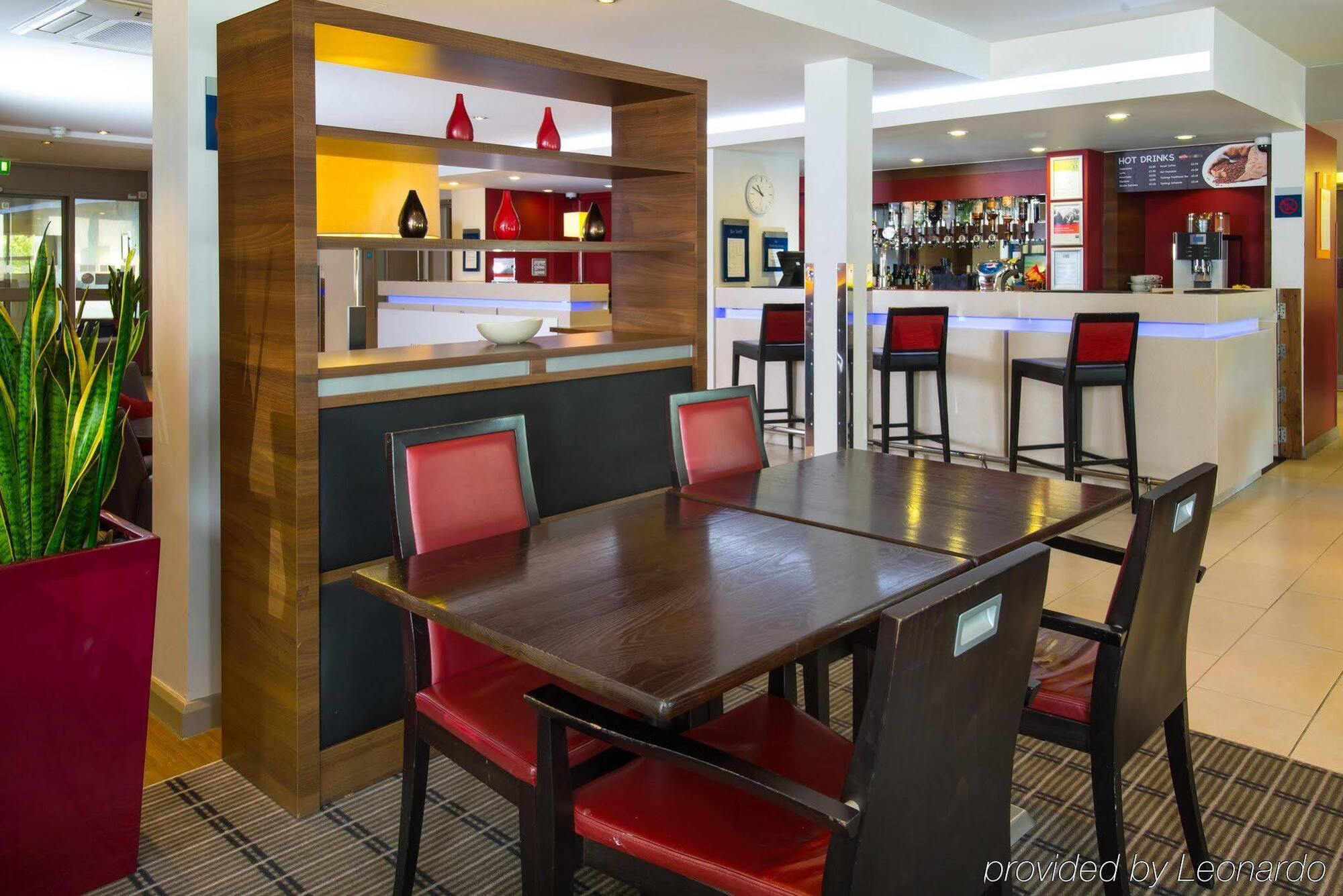 Holiday Inn Express Birmingham Oldbury By Ihg Экстерьер фото